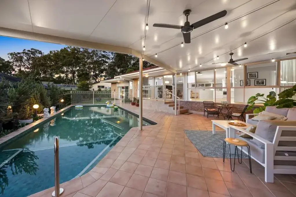 Robina 4 Bedroom STUNNING DESIGNER KITCHEN - HUGE OPEN-PLAN LIVING - NORTH-FACING - 897M2 BLOCK - SECURE MOTORHOME & BOAT PARKING