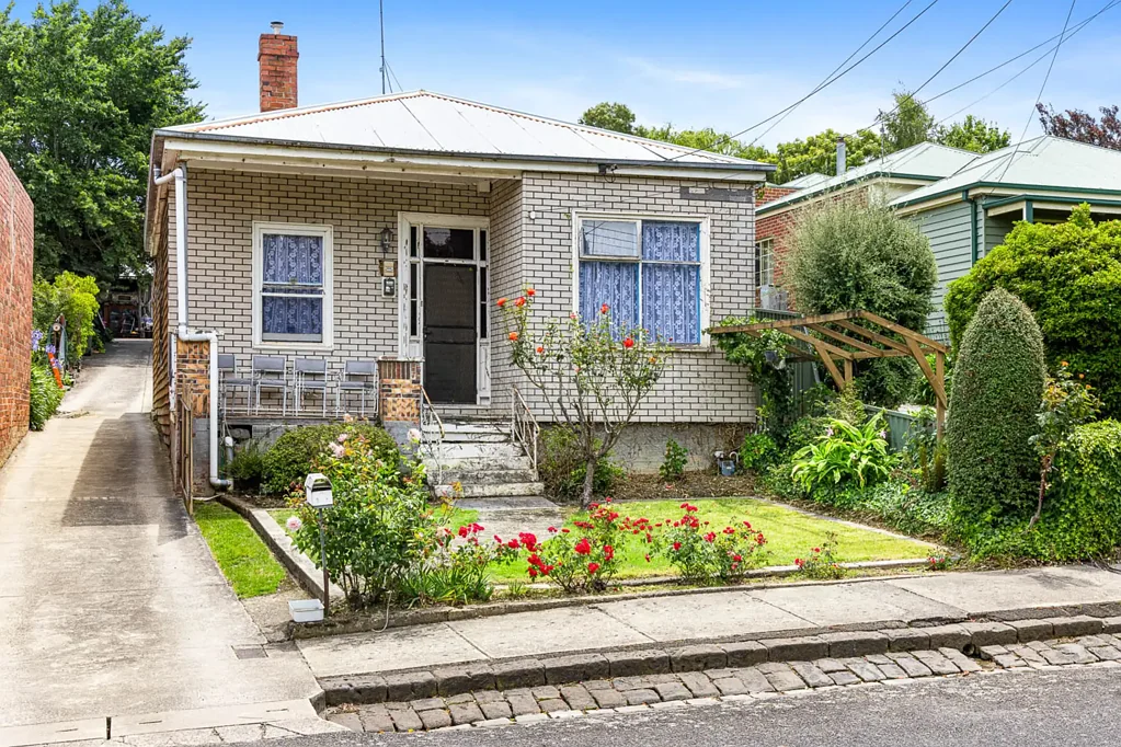 Soldiers Hill 3chambre Renovator in highly regarded Soldiers Hill