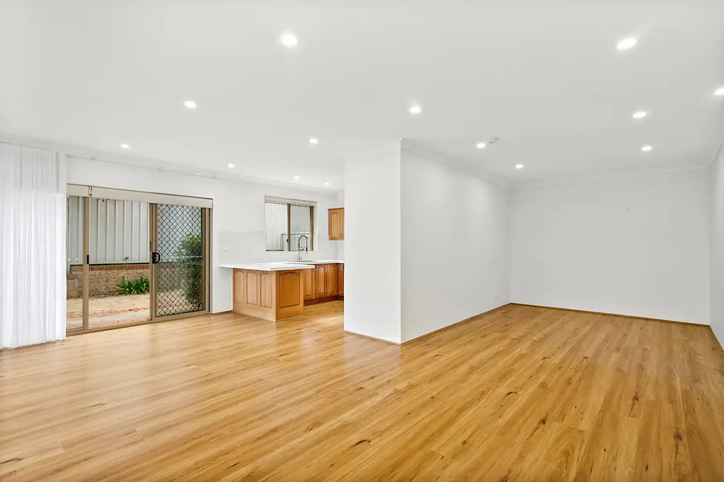 Wonderful Three Bedroom Townhouse In Boutique Block In Prized Connells Point: Lovely Natural Light, Auto Garage, Walk To Bus, Cafes, Shops & School!