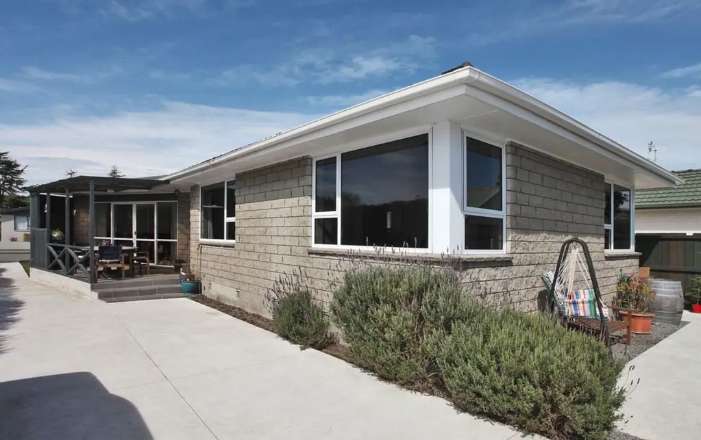 Hornby 3침실 Smart First Home or Investment!