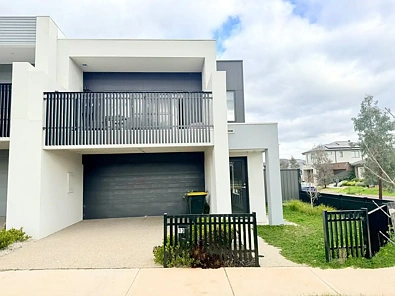 13 Eaglemont Drive, Strathtulloh, VIC 3338, 3房, 2浴, Townhouse