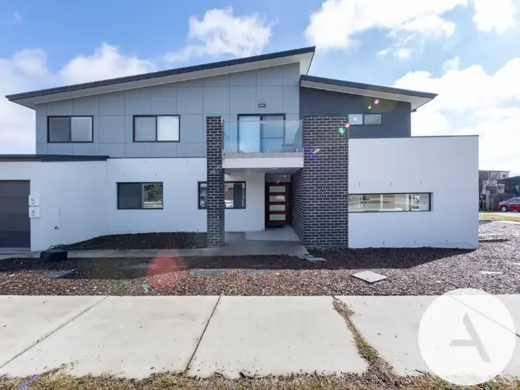 Dual 4 Bedroom residence in Throsby...!