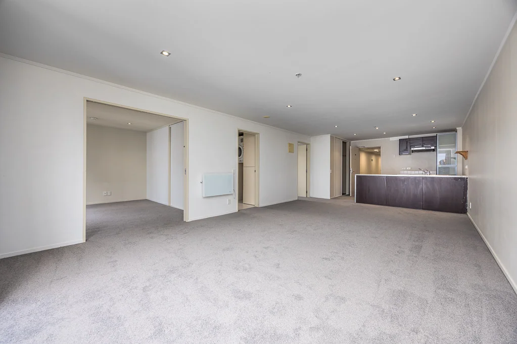 Spacious 2-Bedroom City Apartment with Secure Carpark in Hobson Street