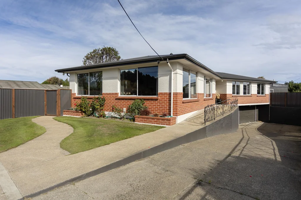 Oamaru 4 Bedroom SPACE, GARAGING & POTENTIAL