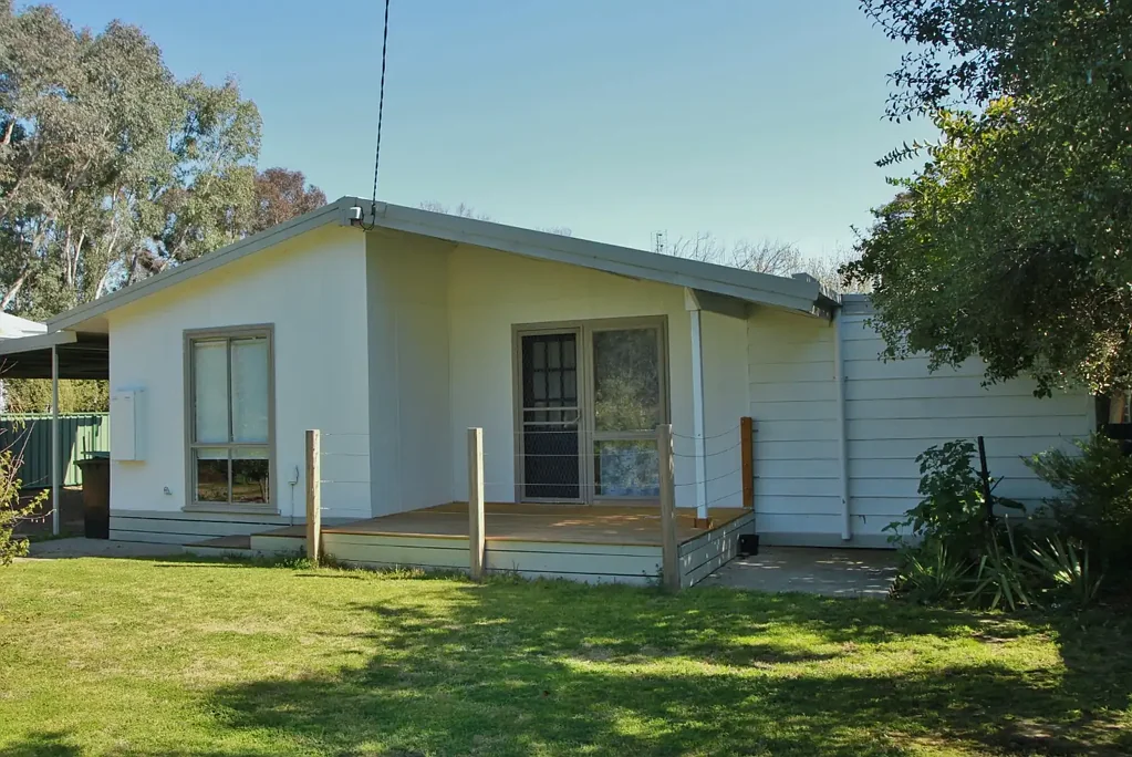 FAMILY HOME CLOSE TO MAIN STREET