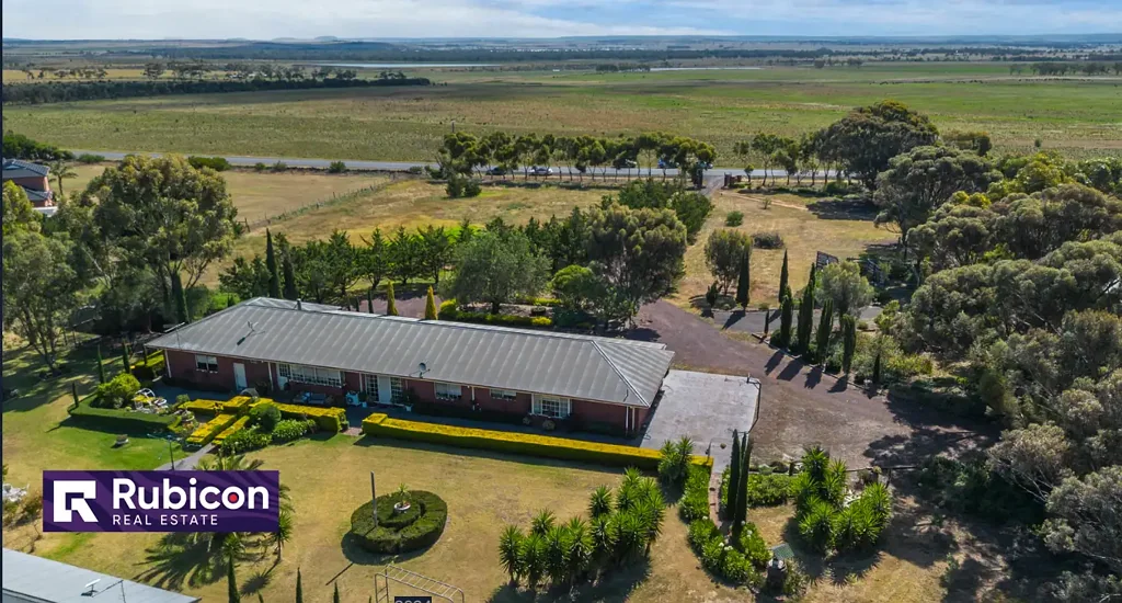 Exceptional 4-Acre Lifestyle Property for Lease - $1500 Per Week