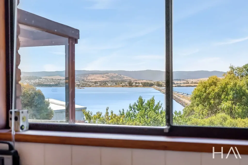 13 Lake Vue Parade, Midway Point, TAS 7171