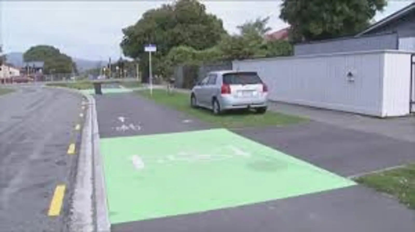 奥克兰市议会拟禁止护坡道上停车,引发争议