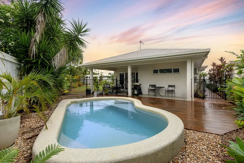 Cooya Beach 3 Bedroom Smart, Stylish & Spacious - The Perfect Home on 801m²