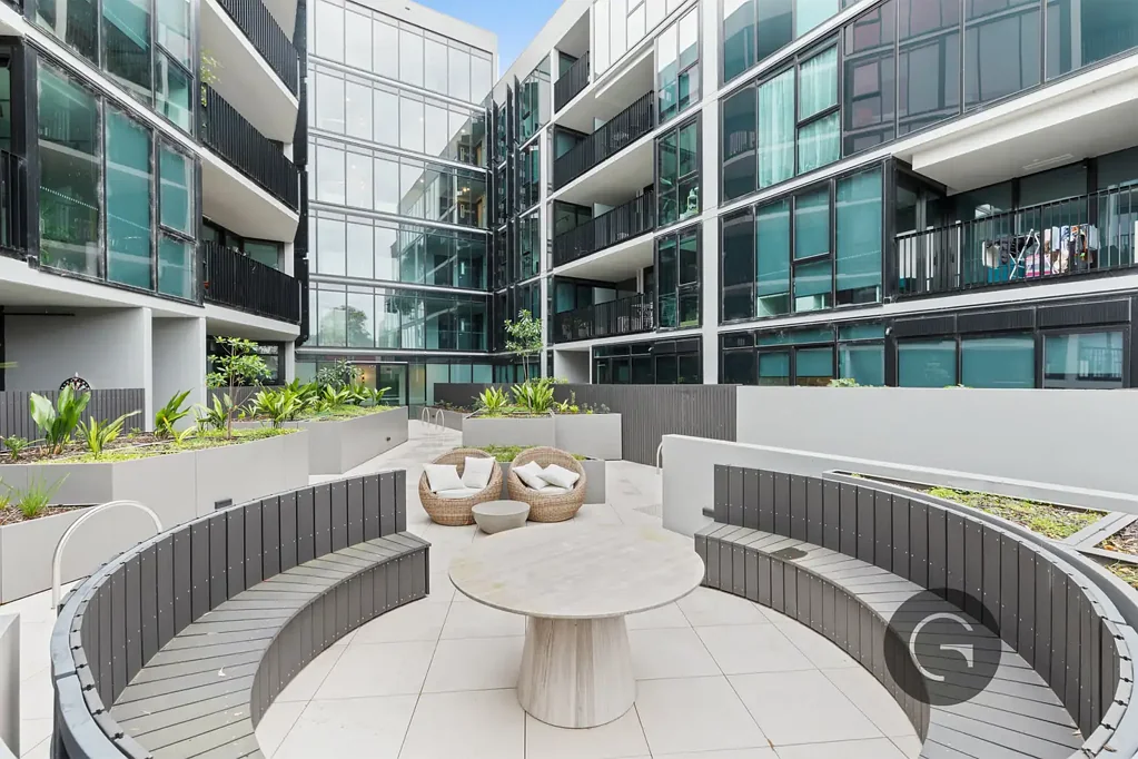 Fitzroy North 2 Bedroom Green Surrounds And Tree Top Views