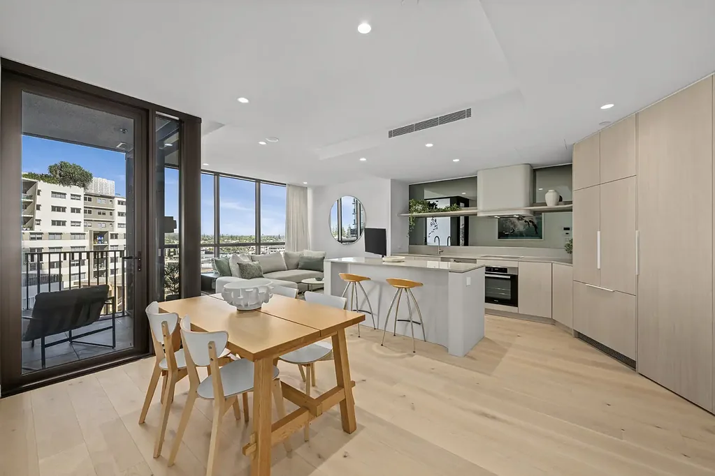 Mermaid Beach 1chambre Near-New Coastal Luxury in Award-Winning Yves