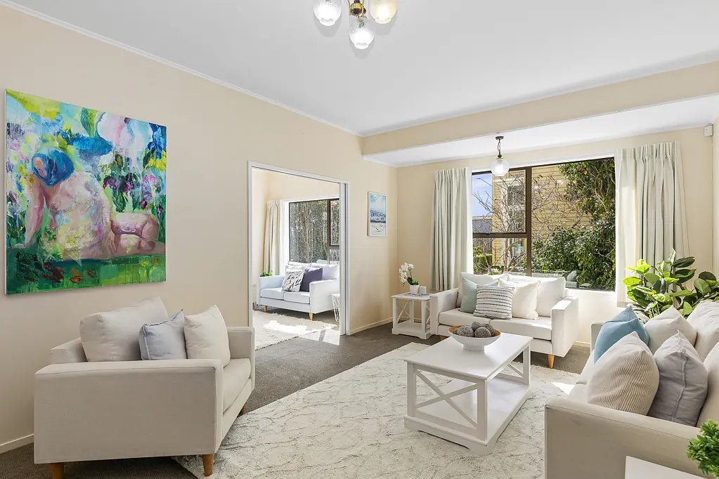 Johnsonville 4Moenga Location Location - Plus Extras!