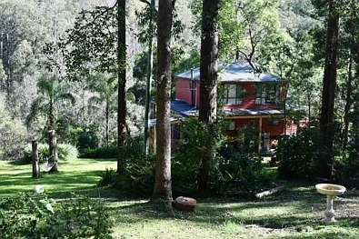 Bandon Grove 4房  Discover your dream escape at Gully Falls House—an idyllic rainforest retreat.