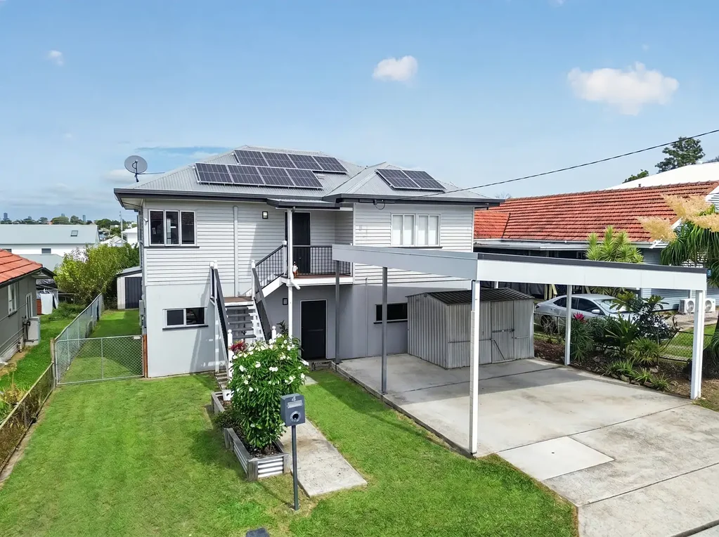 Kedron 6房 宽敞六卧设计 615平米宽地 双层灵活布局 独立下层生活区 抬升景观甲板 游泳池娱乐 近优学校 便捷交通 Dual-Living - Must Be Sold