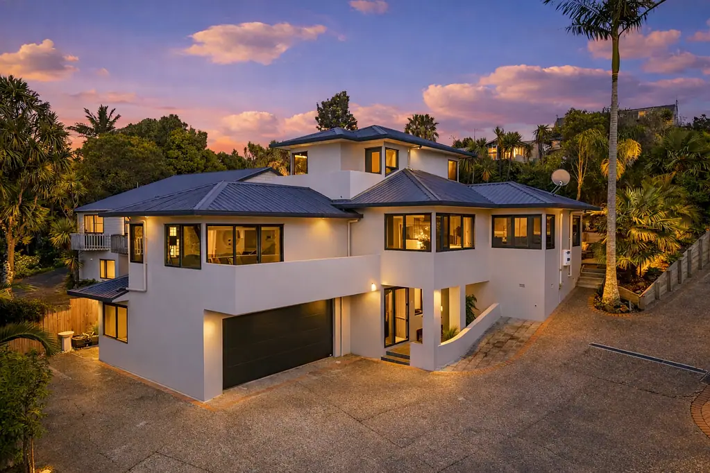 Browns Bay 4 Bedroom Meticulously Maintained for 30 years