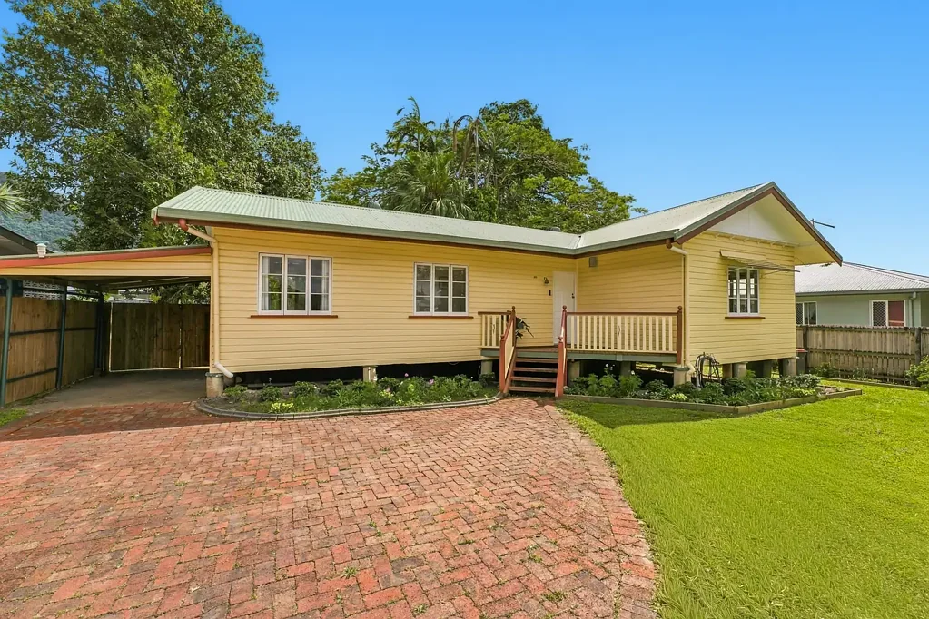 Earlville 2Phòng ngủ Perfect Starter Home with Renovation Potential