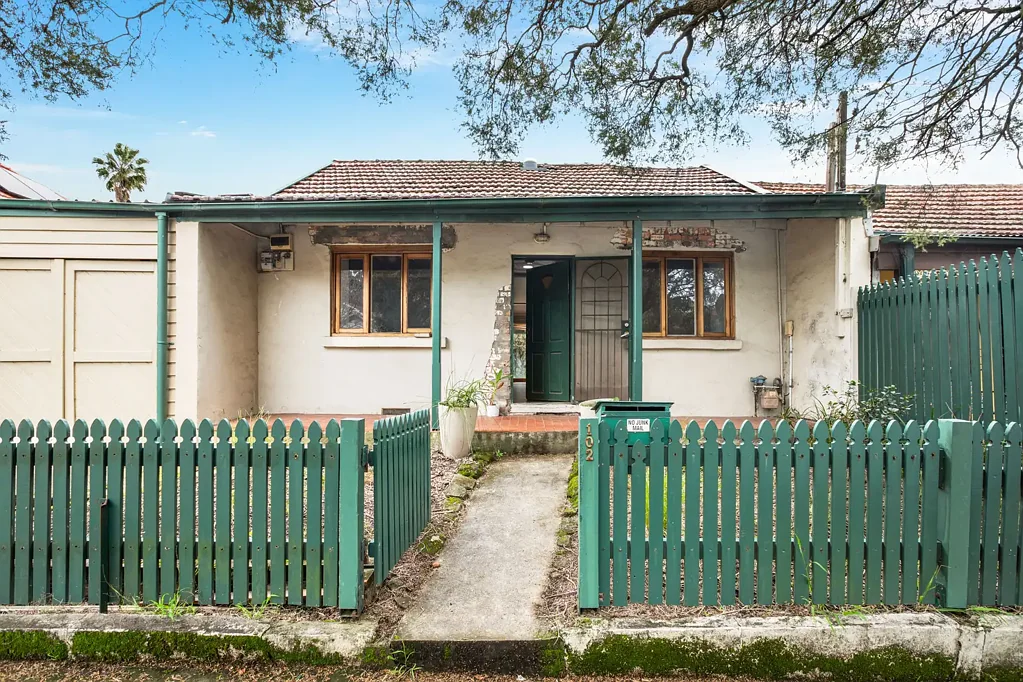 Dulwich Hill 3Zimmer Endless potential in a sought-after Dulwich Hill pocket