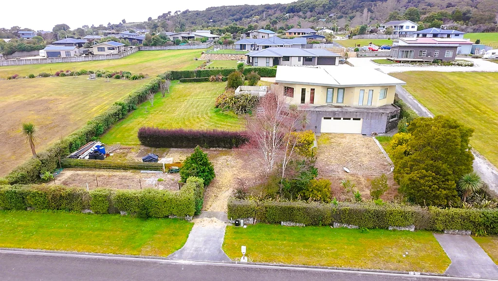 33 Ruataniwha Drive, Collingwood, Tasman