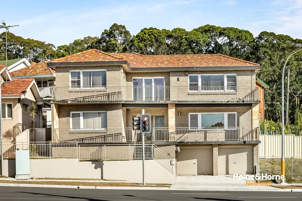 Spacious home - 6 month lease only