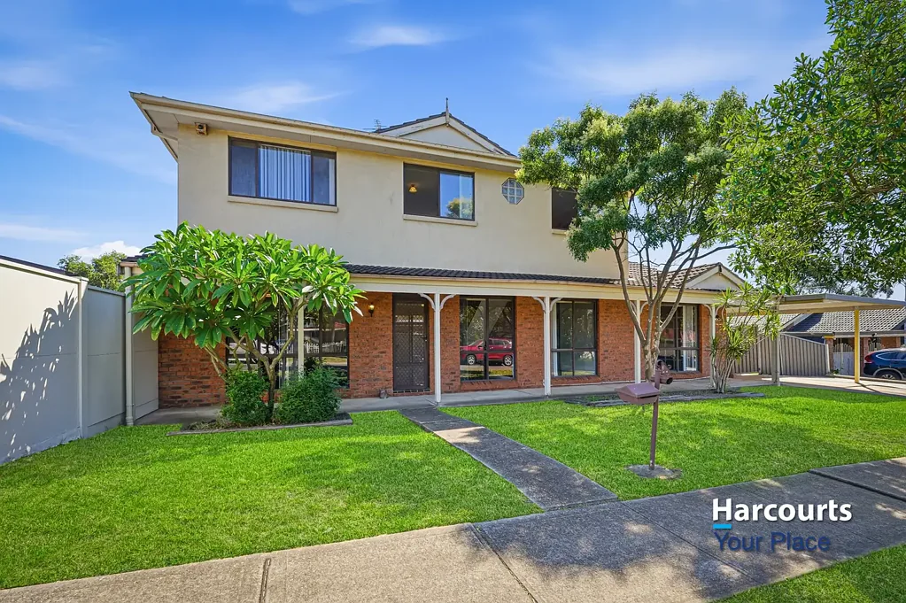 Hassall Grove 6房 宽敞转角地块 601㎡ 六卧奢享 主卧套卫 双厅设计 大厨空间 全屋空调 遮蔽露台 游泳池 多储物空间 近学商公交通 Spacious Family Living on a Prime Corner Block with Pool & Alfresco Entertaining