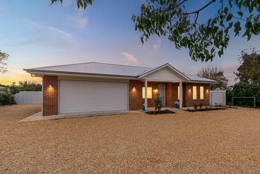 Murray Bridge East 4Zimmer Premier as New Build on Large Allotment