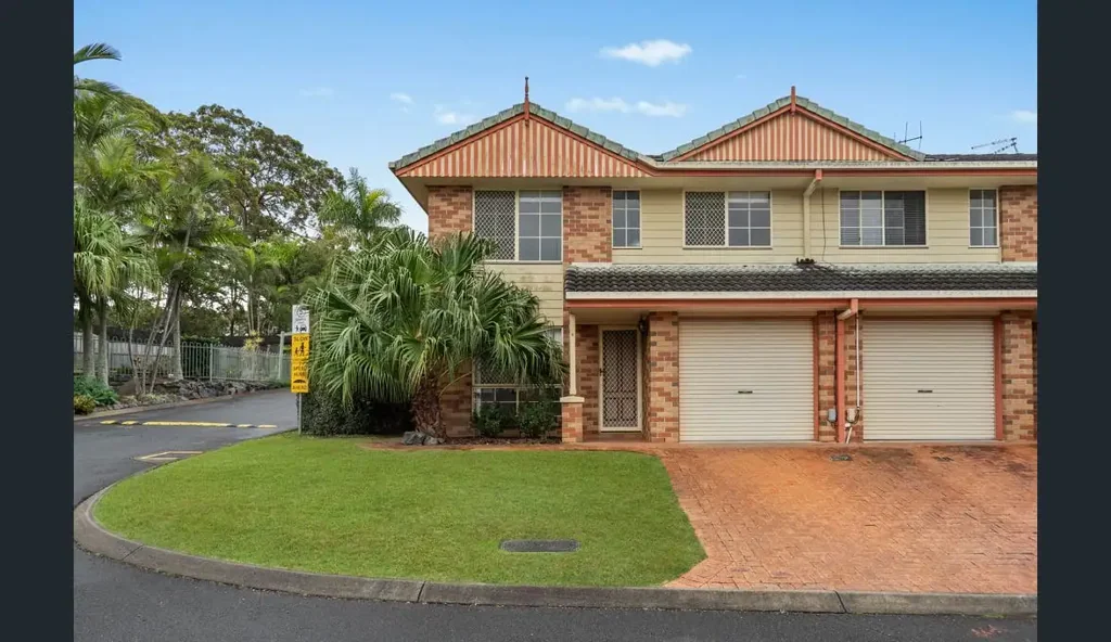 Newly Renovated Townhouse in Daisy Hill!