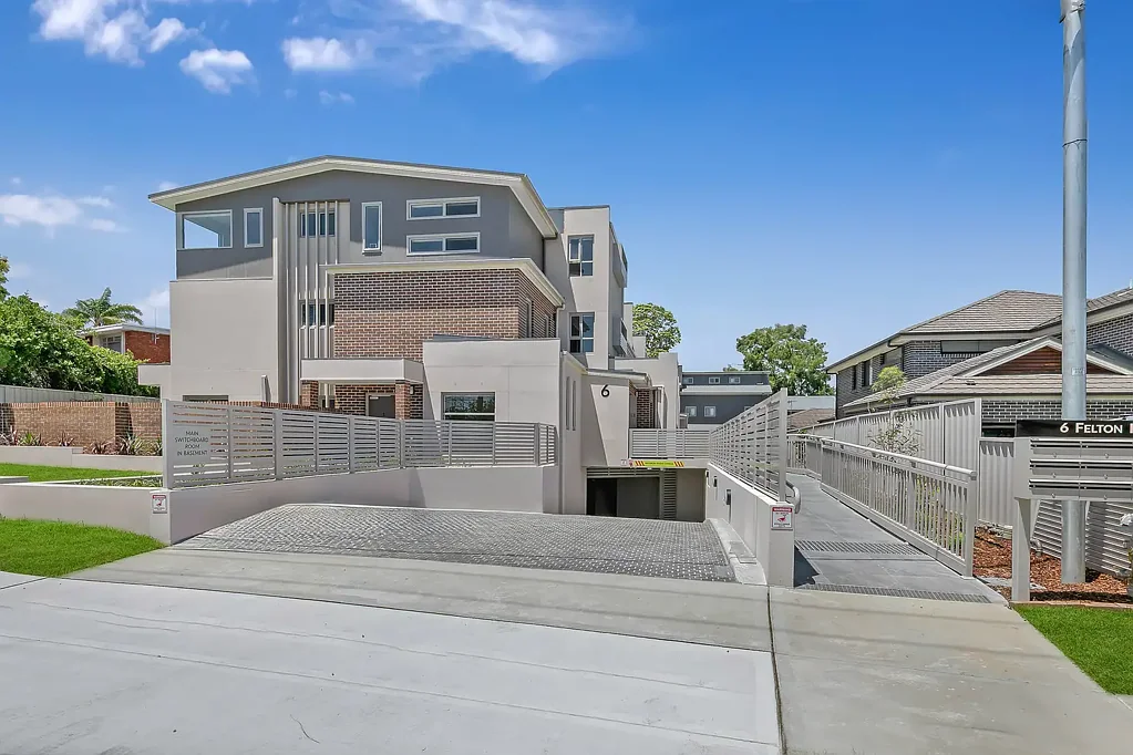 Carlingford 3غرفة نوم Brand New Townhouse in Number 1 Location