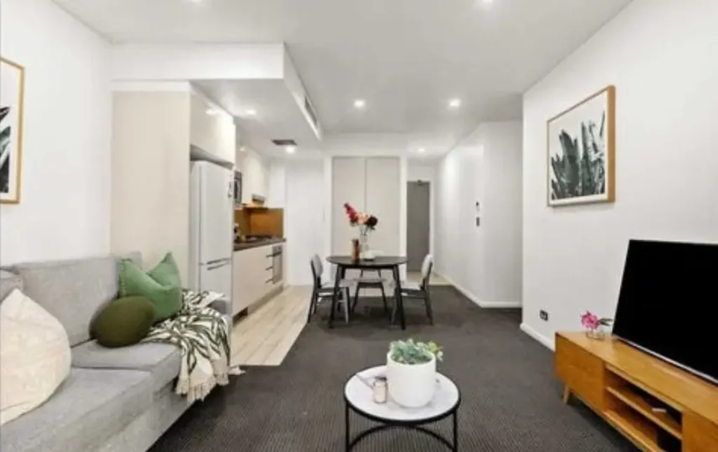 Macquarie Park 1房 步行便利大学商圈 自然光线充足 阳台连接客厅 室内泳池健身房 豪华浴缸储物间 1 OVERSIZE BEDROOM WITH 1 CAR SPACE AND 1 STORAGE SPACE | HUGE LIVING |STUDY NOOK | 24/7 CONCIERGE + GOOD BM | MINS WALK TO METRO AND MACQUARIE SHOPS