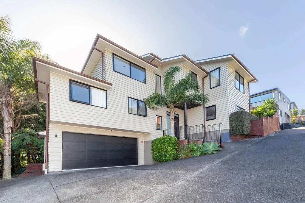 A beautiful 5 bedroom-house located in Central...