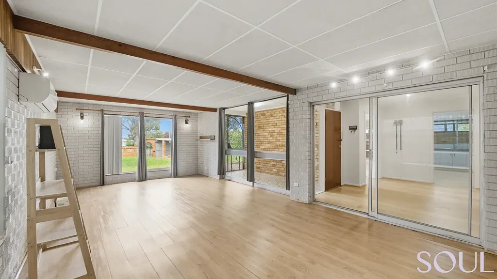 Griffith 3房  Mid-century cool on the park. Feels right.