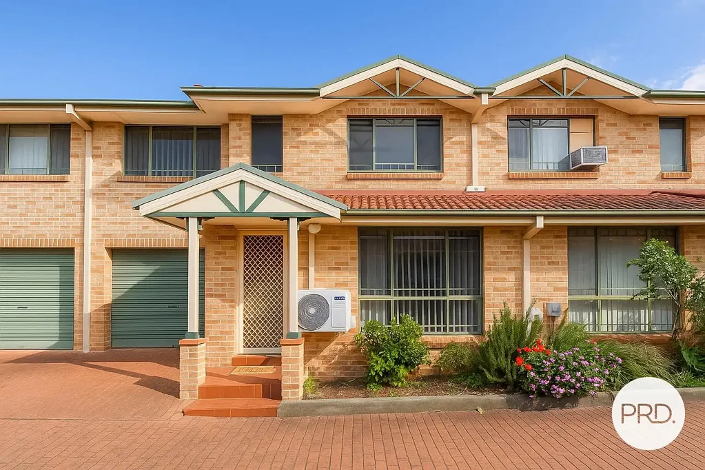 Splendid 2 Bedroom Townhouse Available Now!