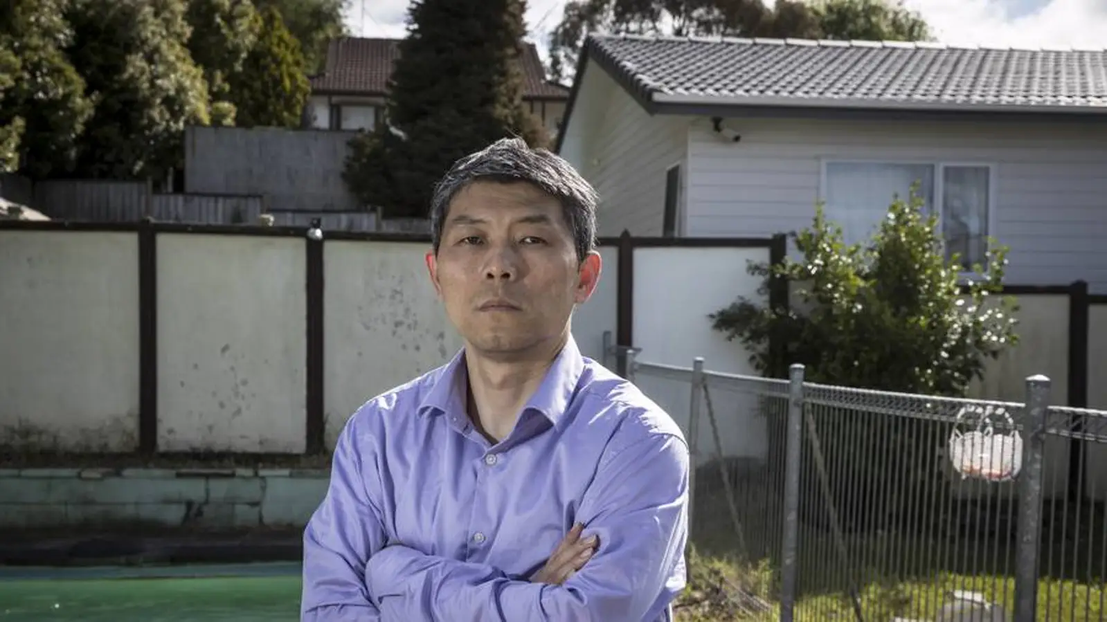 卧室正对自家泳池!奥克兰华人屋主怒告邻居非法扩建