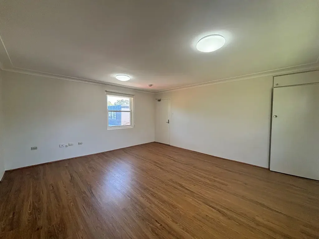 Studio unit in prime location!