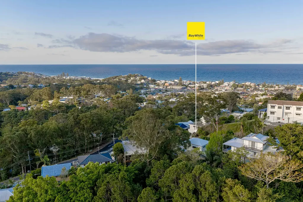Tugun 4Kwarto Classic Queenslander Charm with Ocean Views & Complete Privacy