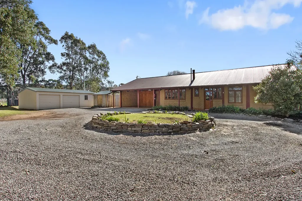 Armagh 3બેડરૂમ Country Charm, Vineyard Views & Space to Thrive on 5,616m²