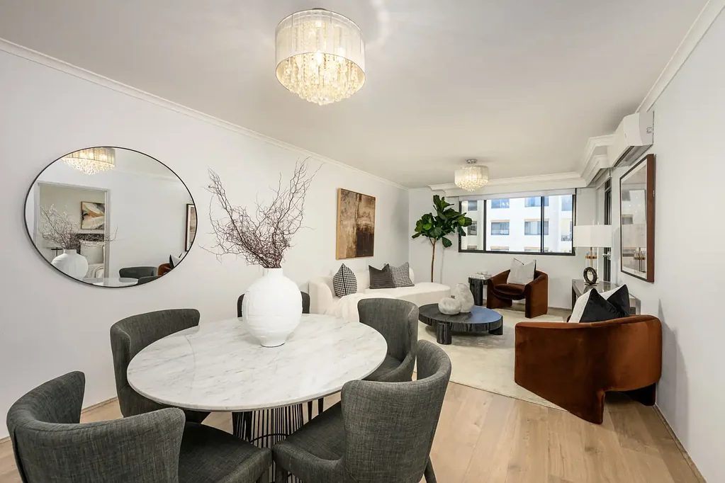 Expansive Unfurnished Dual-Aspect 3-Bedroom Residence in the Heart of Pyrmont