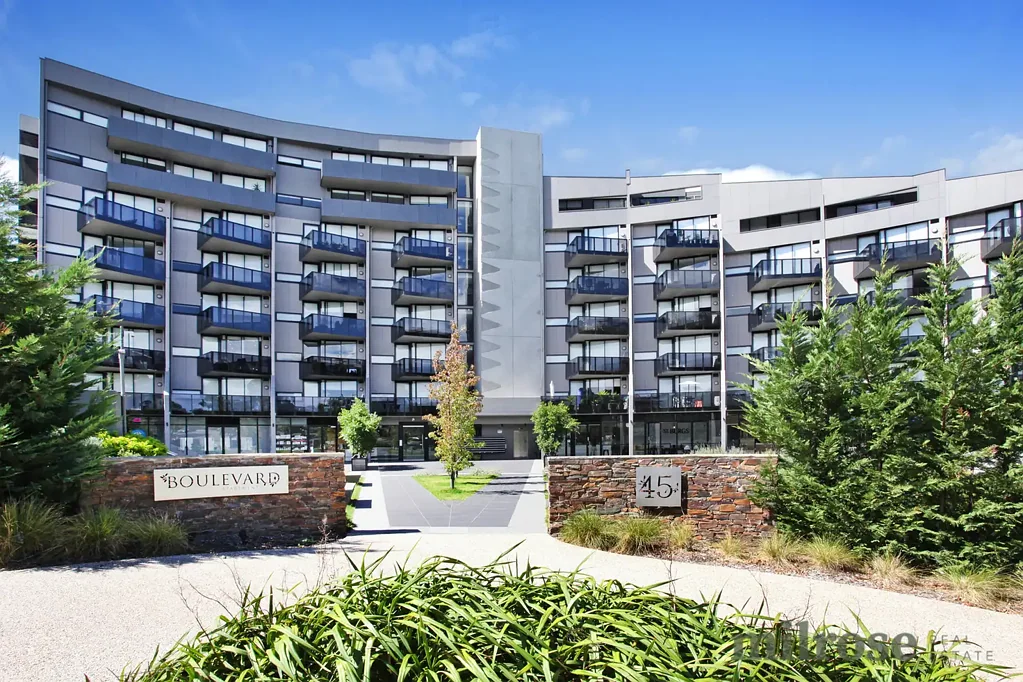 Modern 1-Bedroom Apartment with Secure Parking