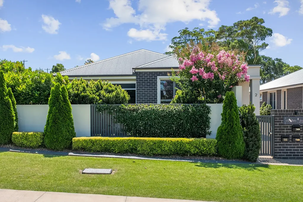 Centenary Heights 3ਬੈੱਡਰੂਮ Luxury, Light-Filled Living in a Secure Gated Community 

Welcome to 85 on Ramsay