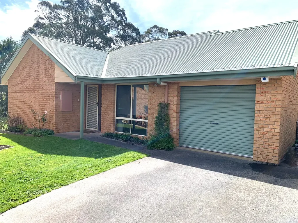 Foster 2chambre Immaculately Presented Stand-Alone Unit with North-Facing Aspect