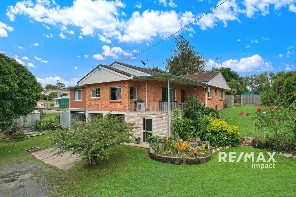 Mareeba 5房  Outstanding Value - 5-Bedroom & Studio  Oasis with Pool, Walk to Coles!