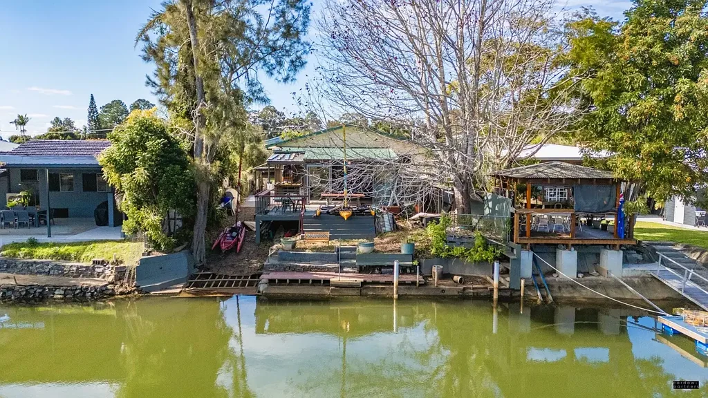 Urunga 4 Bedroom Absolute Riverfront Potential - Renovators Delight