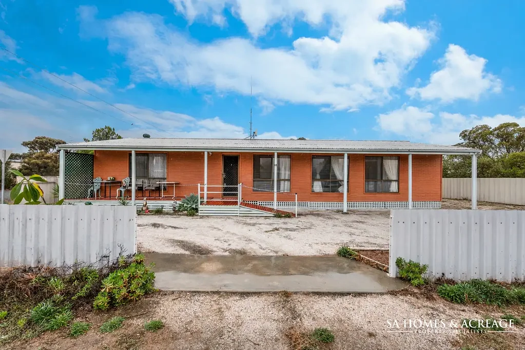18 Acland Street, Blanchetown, SA 5357