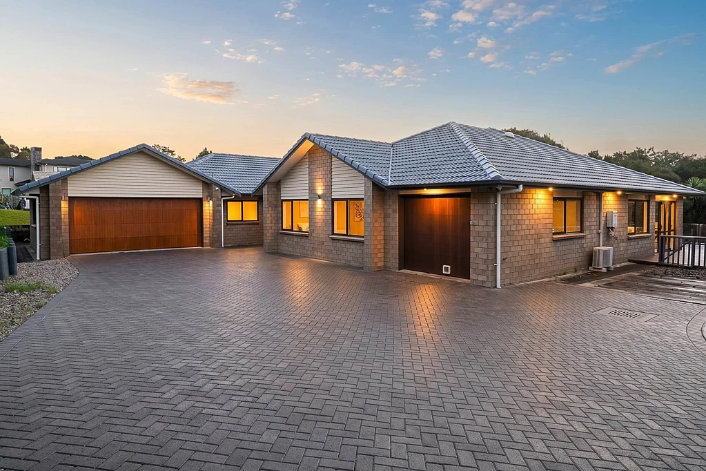 Long Bay 5कमरा Brick & Title with Legal Home Income