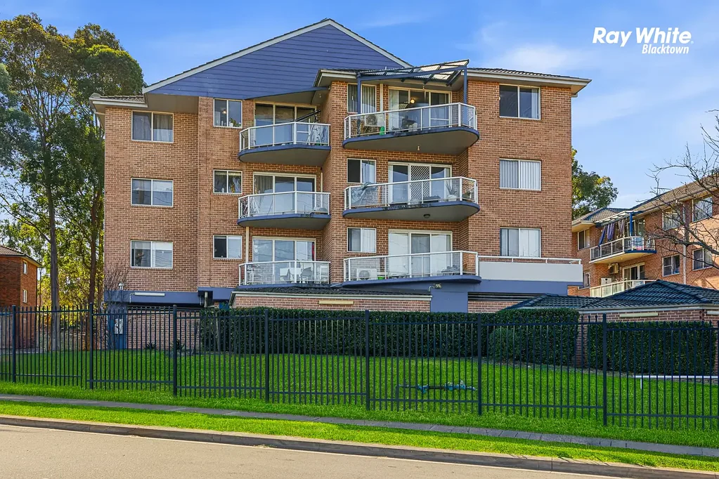 Blacktown 2部屋 LOW STRATA | PRIME BLACKTOWN LOCATION | WALK TO STATION & WESTPOINT