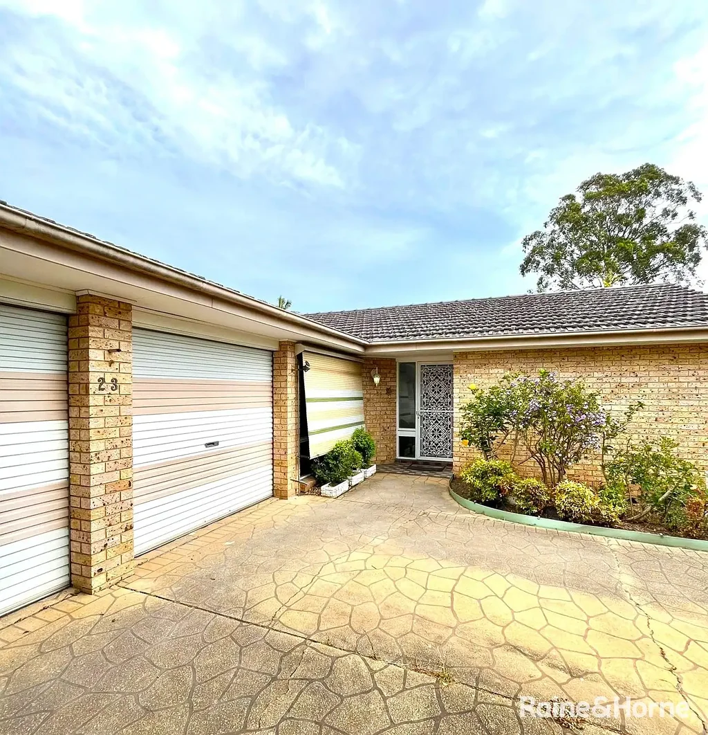 CHARMING THREE BEDROOM HOME IN THE HEART OF INGLEBURN!