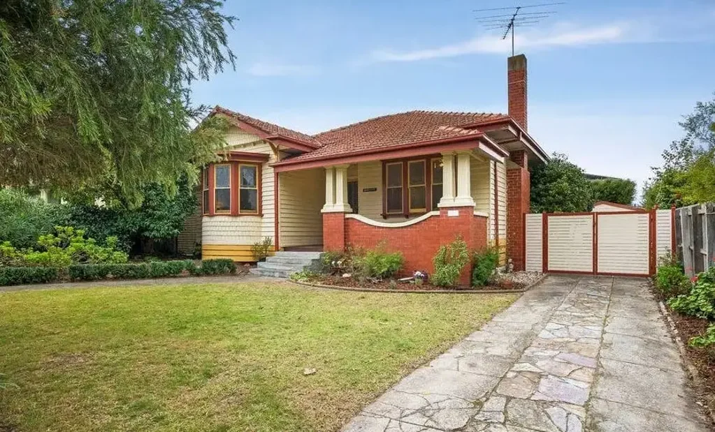 McKinnon Zone! – Family Home! | FLARE REAL ESTATE