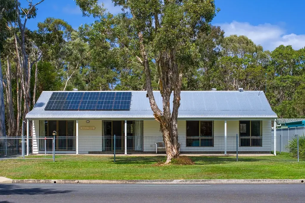Tin Can Bay 3ਬੈੱਡਰੂਮ : 🏖️ Coastal Tin Can Bay home with Native Bush Backdrop and beautiful Water Views! Live the Tin Can Bay lifestyle!