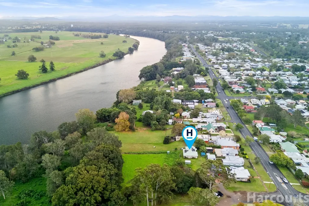 West Kempsey 3બેડરૂમ River views and small acres right in town!