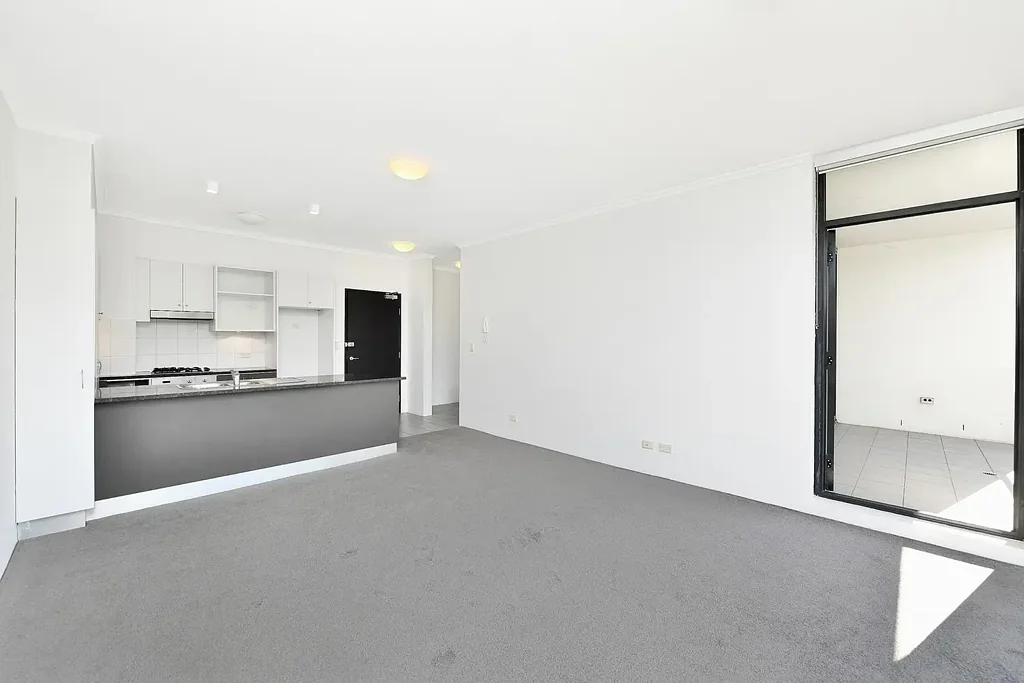 LEASED - HOLDING DEPOSIT RECIEVED