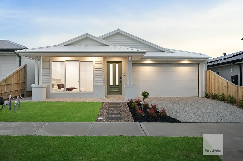 Mickleham 4 Slaapkamer Sparkling Hampton Inspired New Home in Thriving Family Pocket